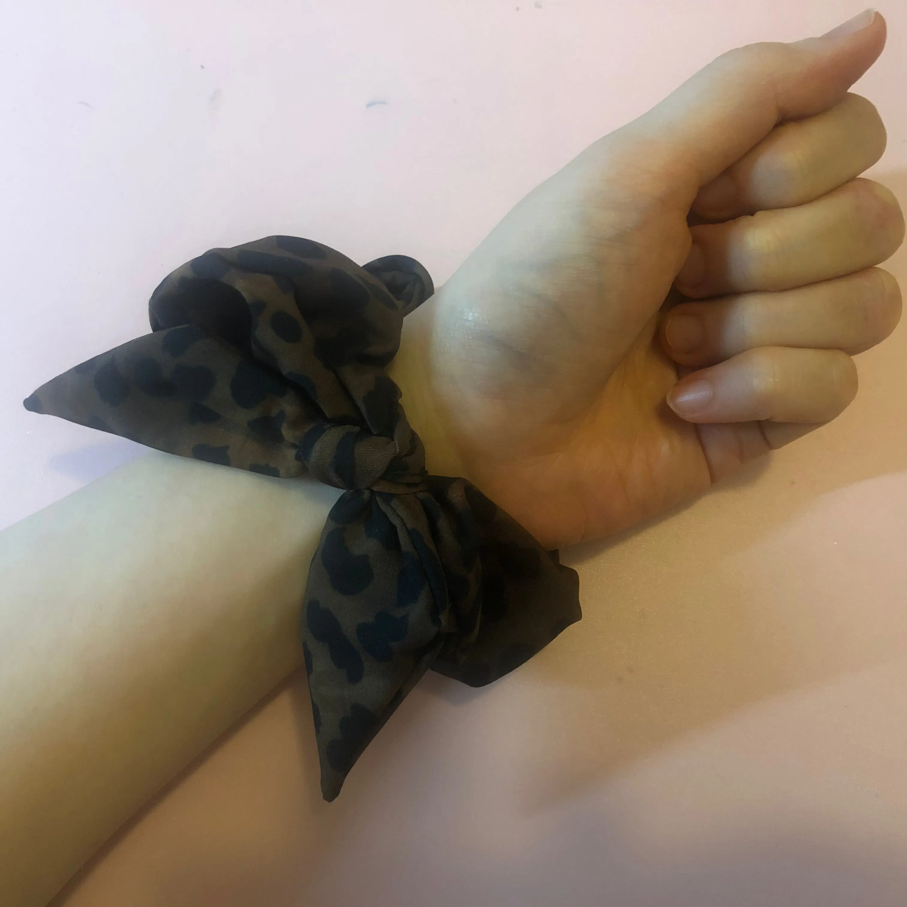 Brown Cheetah Print Scrunchie, Elastic Stretchy Premium Women's Hair Stylish Accessories-Made in USA/EU