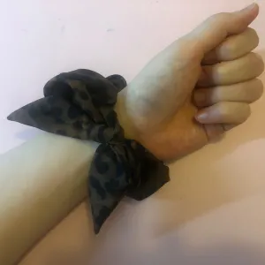 Brown Cheetah Print Scrunchie, Elastic Stretchy Premium Women's Hair Stylish Accessories-Made in USA/EU