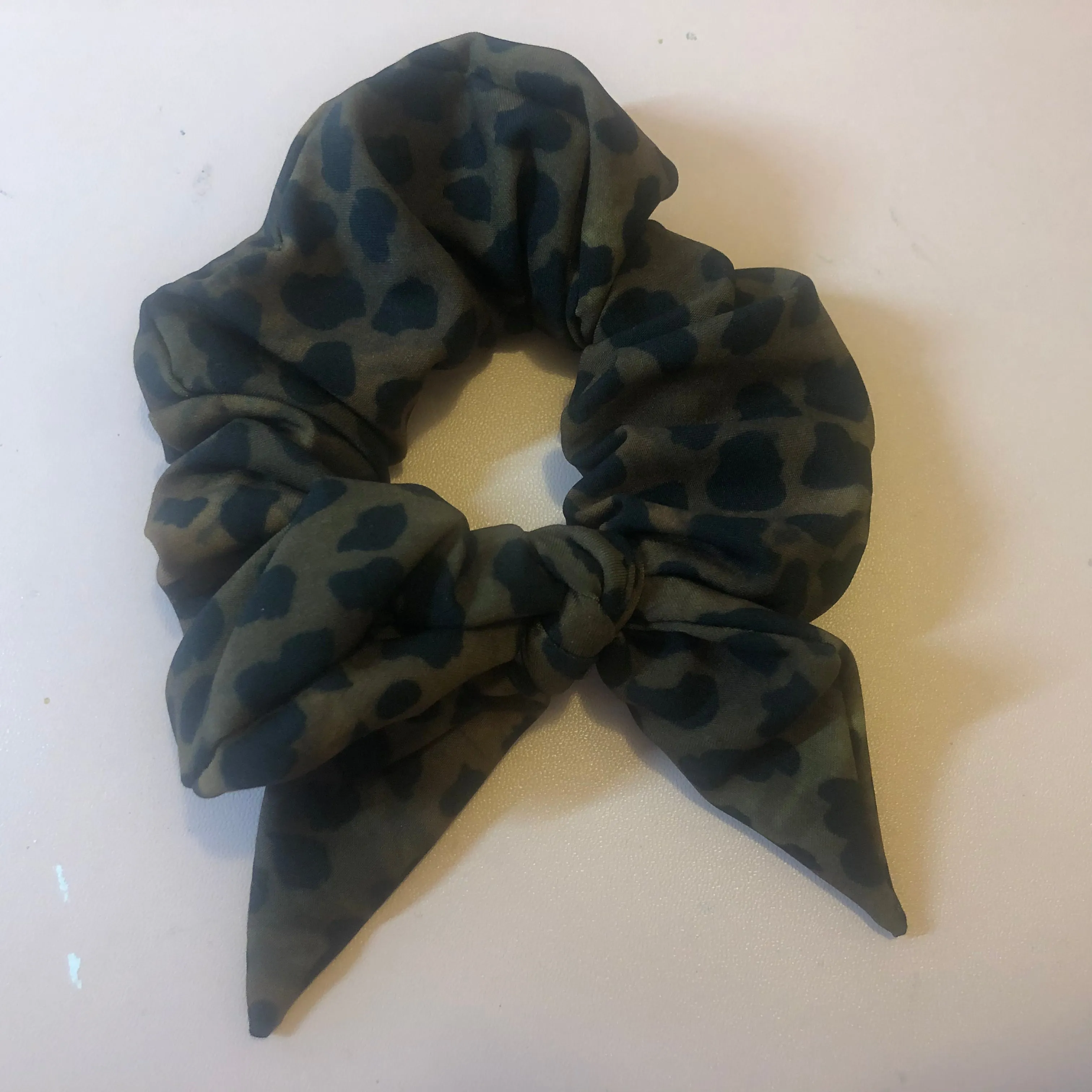 Brown Cheetah Print Scrunchie, Elastic Stretchy Premium Women's Hair Stylish Accessories-Made in USA/EU