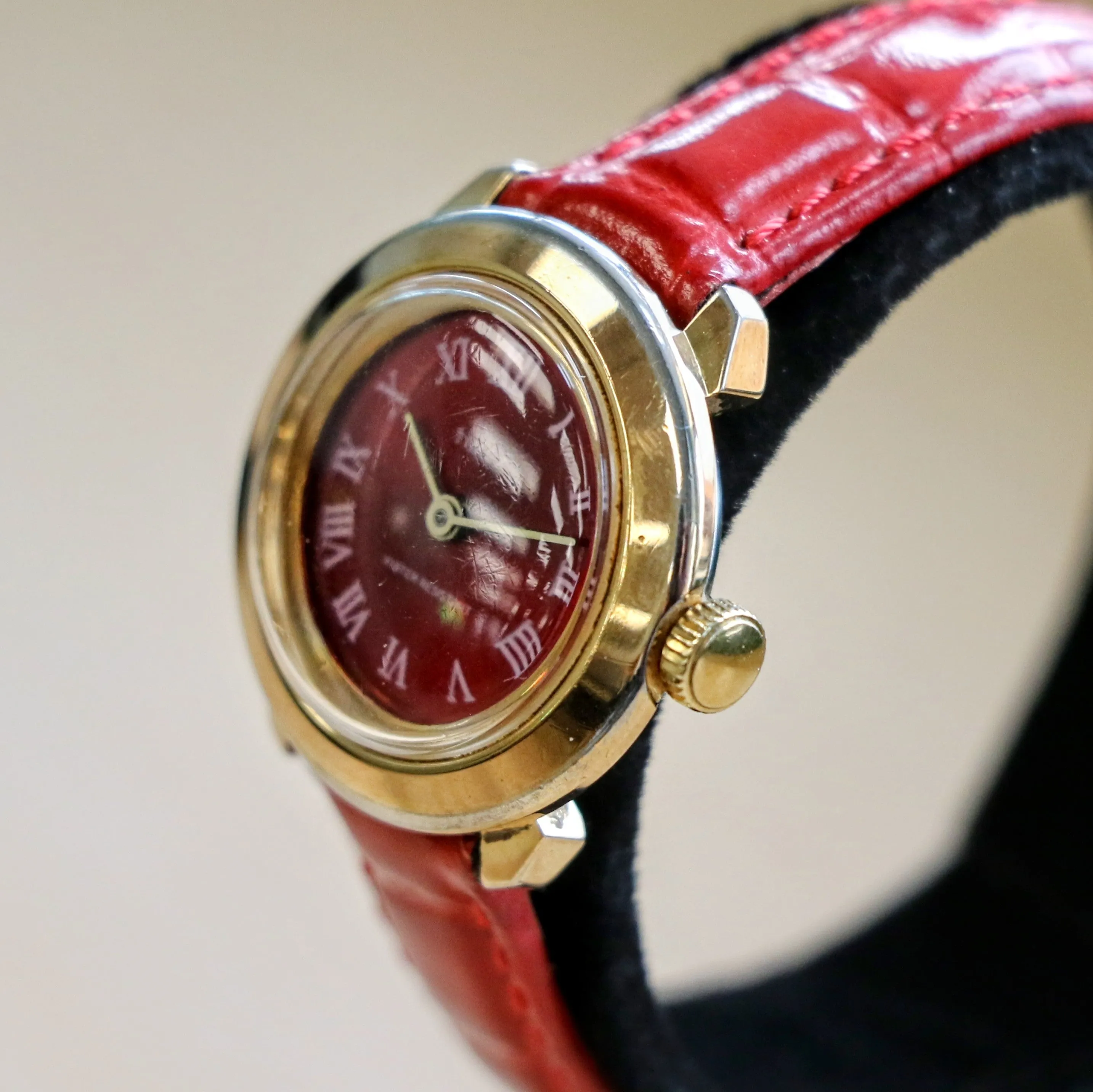 Ladies TIMEX Mechanical Watch Red Dial Vintage Wristwatch 26mm Water Resistant