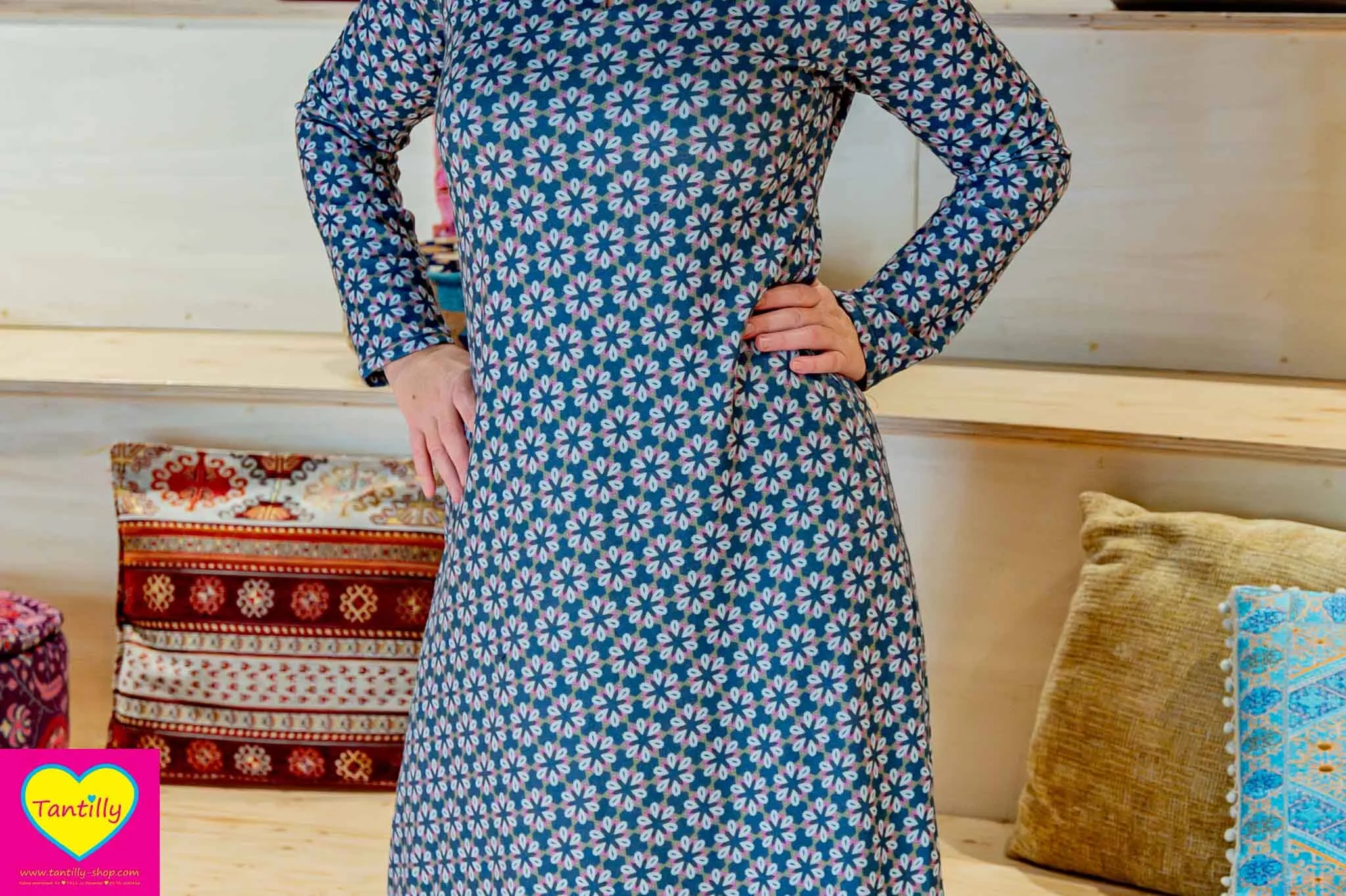 Leyla jurk- retro bloemen- warme viscose stof